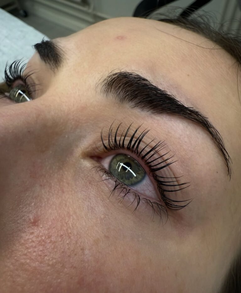 Instagram post from sarakka_beauty. This post is in position 7.