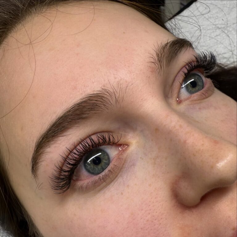 Instagram post from sarakka_beauty. This post is in position 9.